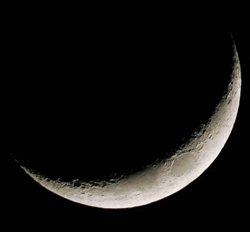 La luna provoca le maree e le maree attirano a riva i pesci del surfcasting