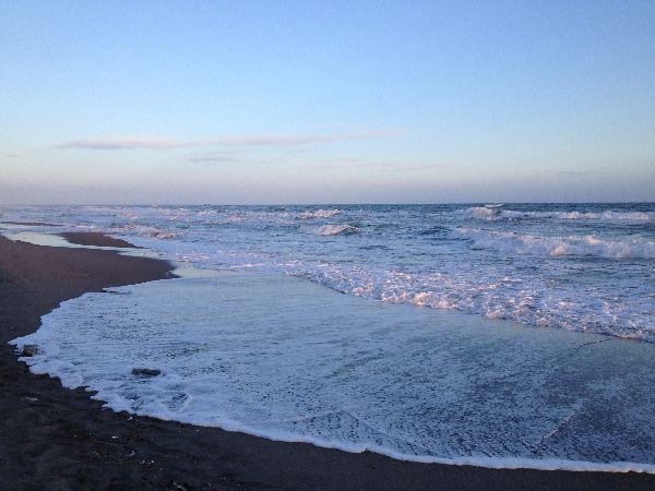 surfcasting con mareggiata a pescia romana 