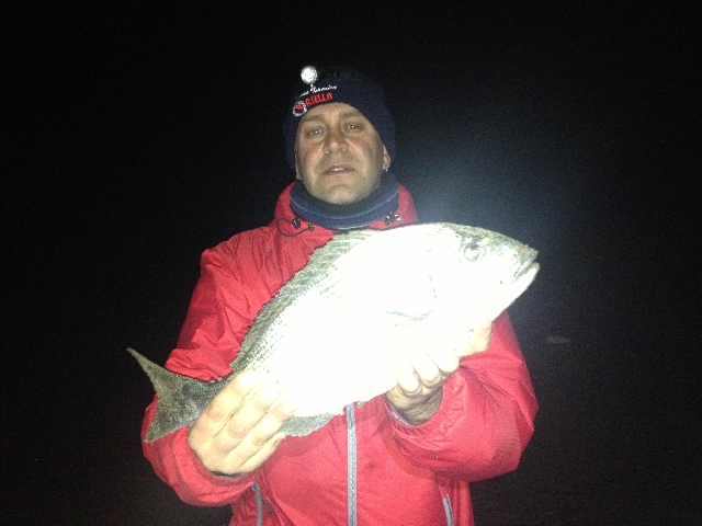 Orata ca un kilo e mezzo catturata a surfcasting