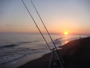 Surfcasting Maggio: Pesci, Tecniche, Esche per il Mese Primaverile